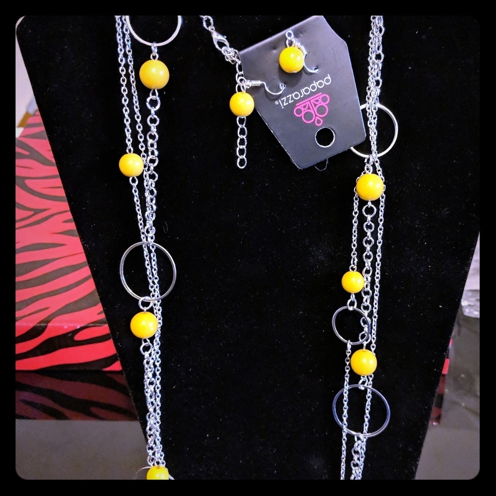 Necklace and earrings set yellow